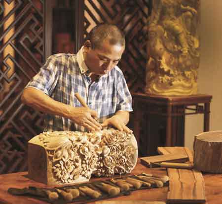 王士豐紅木：醉心精雕，極致工藝詮釋新時(shí)代“工匠精神”