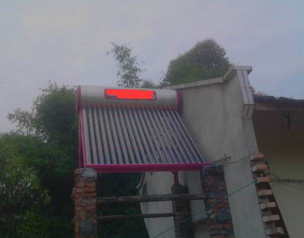 太陽(yáng)能熱水器萬(wàn)萬(wàn)要這樣裝，才能防雷，提高安全性