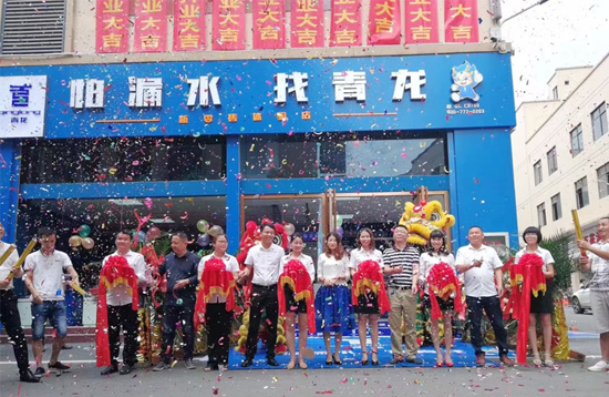 青龍家裝防水一日連開兩店，體驗店達140家